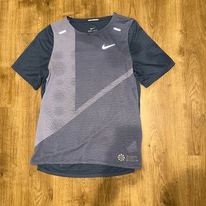 Men’s Nike Dri fit workout/golf shirt